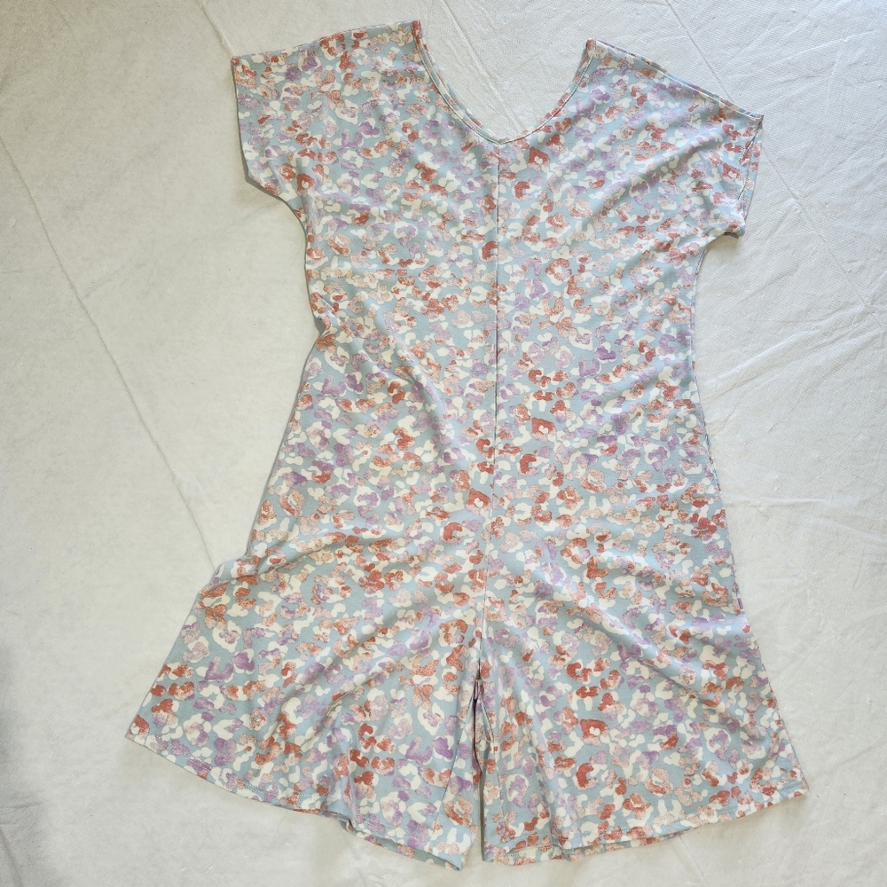 Bombom Floral Print V-Neck Romper - Picture 5 of 12